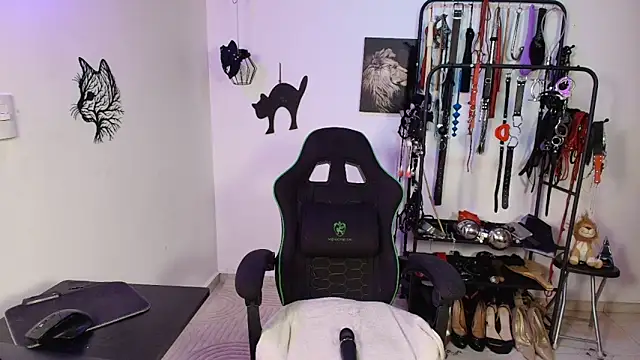 ariannaconnor  online show from March 27, 1:34 pm