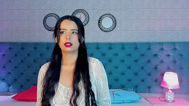 TinyRosee online show from March 3, 8:05 pm