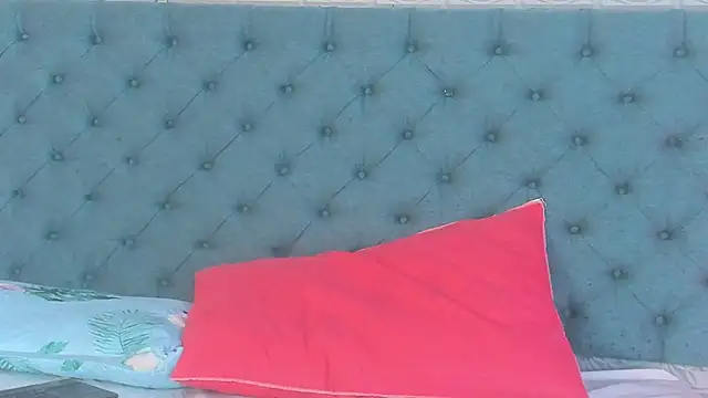 TinyRosee online show from February 26, 7:25 pm