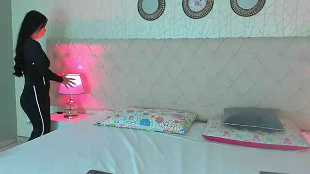 TinyRosee online show from February 10, 8:08 pm