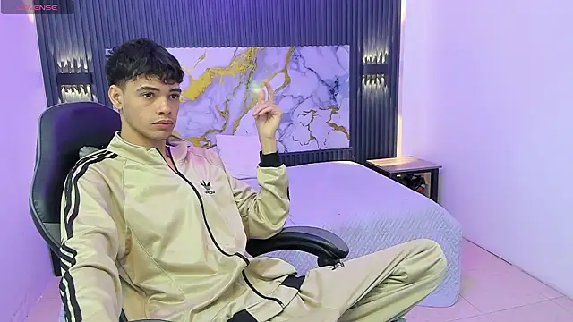 Snapshot of Dark_Desiree18 chatting on February 5, 12:01 pm Dark Desiree18 online show from February 5, 12:01 pm