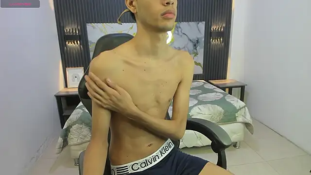 Snapshot of Dark_Desiree18 chatting on February 21, 1:46 pm Dark Desiree18 online show from February 21, 1:46 pm