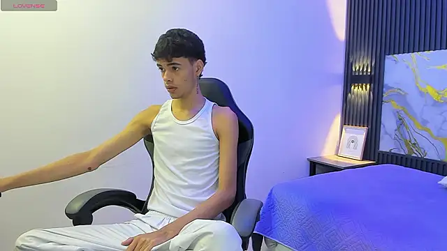 Snapshot of Dark_Desiree18 chatting on February 7, 12:02 pm Dark Desiree18 online show from February 7, 12:02 pm