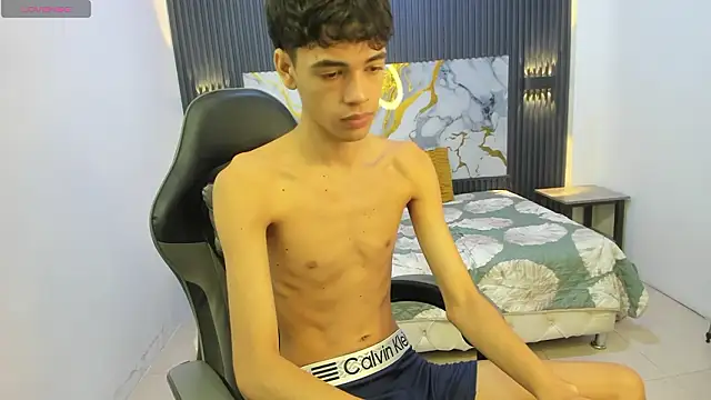 Snapshot of Dark_Desiree18 chatting on February 15, 12:15 pm Dark Desiree18 online show from February 15, 12:15 pm