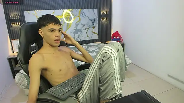 Snapshot of Dark_Desiree18 chatting on February 23, 12:06 pm Dark Desiree18 online show from February 23, 12:06 pm