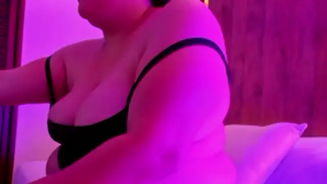 bella fernand online show from April 25, 2:14 am