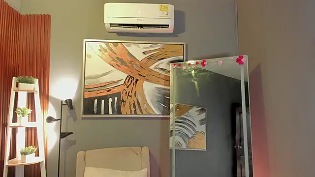 ailann  online show from March 12, 7:40 pm