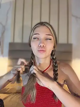 EmmaJhoons online show from April 14, 10:31 am