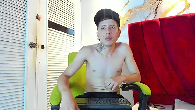 ESTEBAN 2102 online show from January 10, 7:53 pm