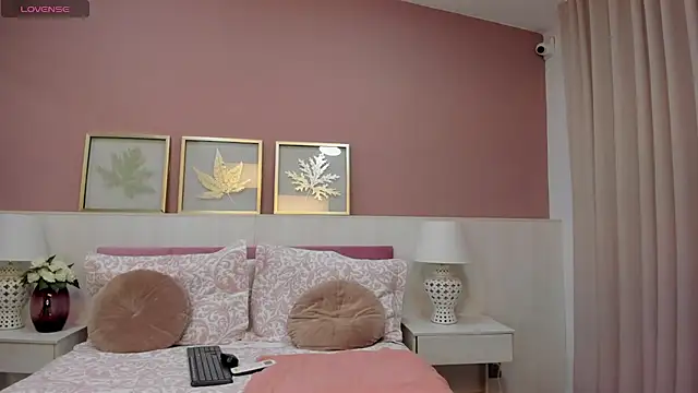 Laila-Stone online show from January 9, 11:50 am