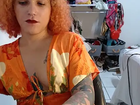 Snapshot of Queen_Domme_de_paus chatting on May 10, 2:15 am Queen Domme de paus online show from May 10, 2:15 am