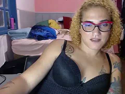 Snapshot of Queen_Domme_de_paus chatting on February 2, 2:21 am Queen Domme de paus online show from February 2, 2:21 am