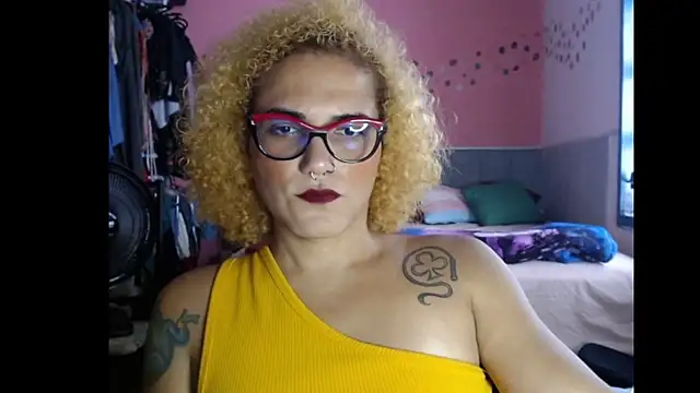 Snapshot of Queen_Domme_de_paus chatting on February 2, 6:07 pm Queen Domme de paus online show from February 2, 6:07 pm