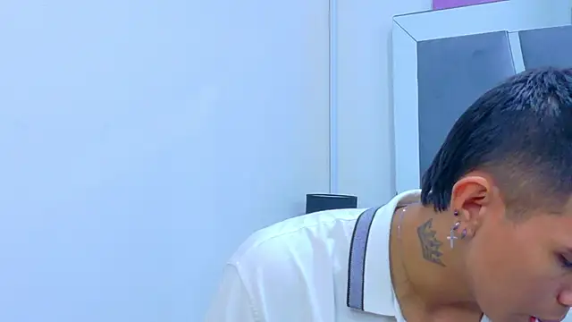 Scook Gray  online show from January 14, 8:45 pm