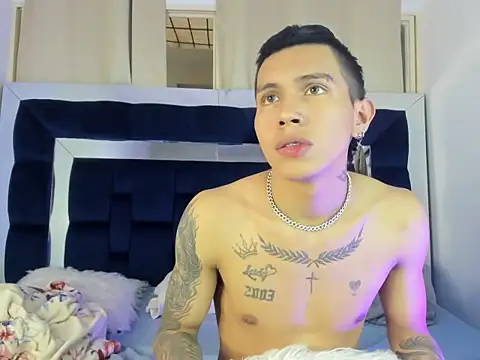 Scook Gray  online show from March 13, 9:31 pm