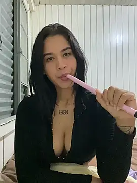 aslhey sandova online show from March 29, 12:45 am