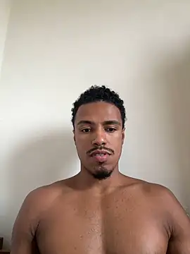 Snapshot of LorenzoBlack27 chatting on May 19, 7:21 pm LorenzoBlack27 online show from May 19, 7:21 pm