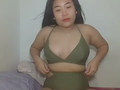 Zyeiii online show from February 24, 7:04 pm