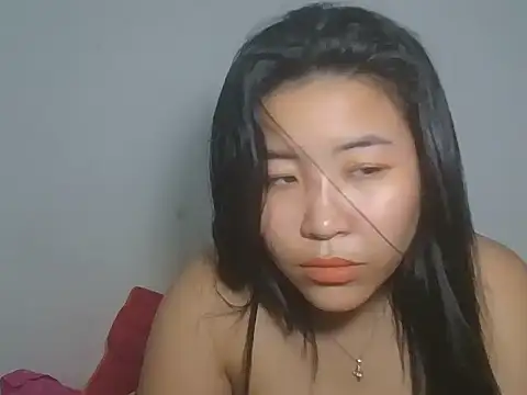 Zyeiii online show from April 8, 9:05 pm