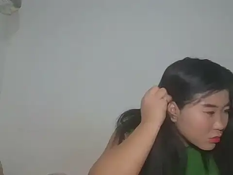 Zyeiii online show from February 6, 9:55 pm