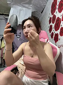 Snapshot of Adela-222 chatting on July 29, 1:21 pm Adela-222 online show from July 29, 1:21 pm
