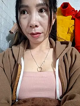 Snapshot of Adela-222 chatting on January 15, 2:37 am Adela-222 online show from January 15, 2:37 am