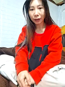 Snapshot of Adela-222 chatting on January 11, 12:39 am Adela-222 online show from January 11, 12:39 am