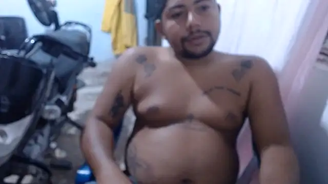 Snapshot of master_juju1924 chatting on July 3, 4:19 am master juju1924 online show from July 3, 4:19 am