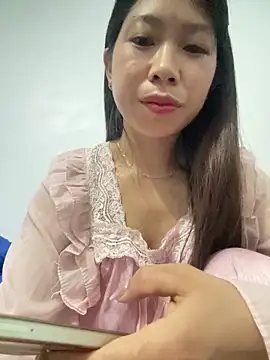 Snapshot of Mayly_lucky2 chatting on May 18, 9:52 pm Mayly lucky2 online show from May 18, 9:52 pm