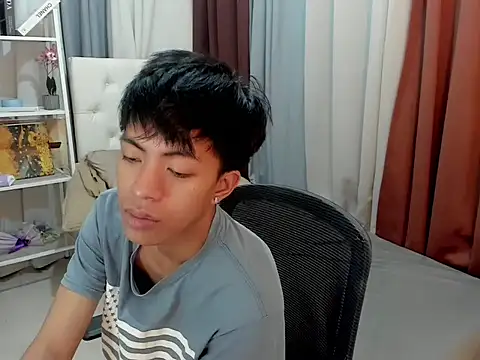 davincihugecock online show from March 8, 5:05 pm