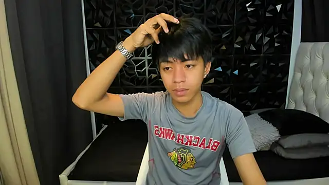 davincihugecock online show from March 26, 7:01 pm