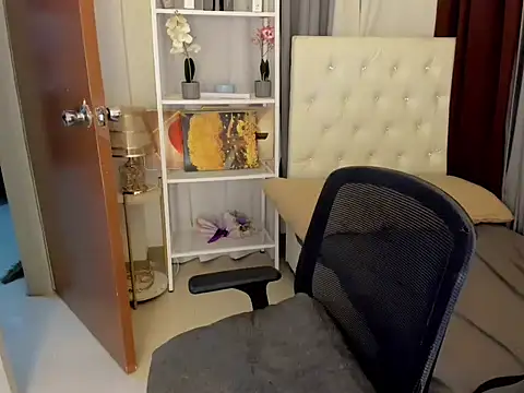 davincihugecock online show from March 6, 4:35 pm