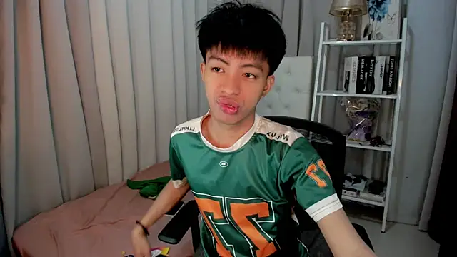 davincihugecock online show from February 21, 4:31 pm