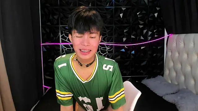 urtwinkbrixz online show from March 14, 5:35 am