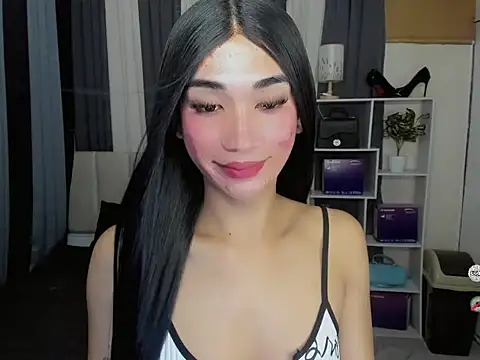 FyangFoxx online show from May 10, 6:32 pm