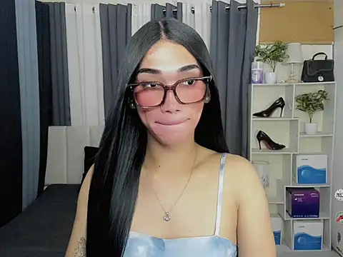 Snapshot of FyangFoxx chatting on March 21, 6:25 am FyangFoxx online show from March 21, 6:25 am