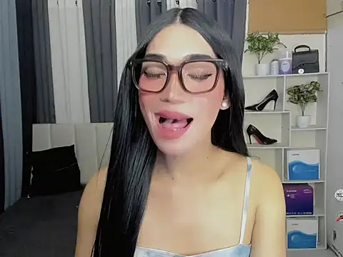 FyangFoxx online show from March 28, 6:58 am