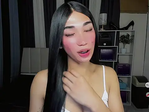 FyangFoxx online show from May 9, 6:33 pm