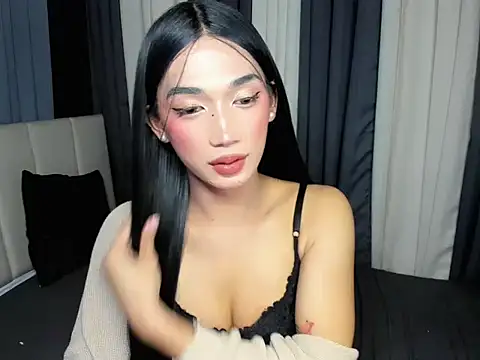FyangFoxx online show from April 10, 6:59 pm
