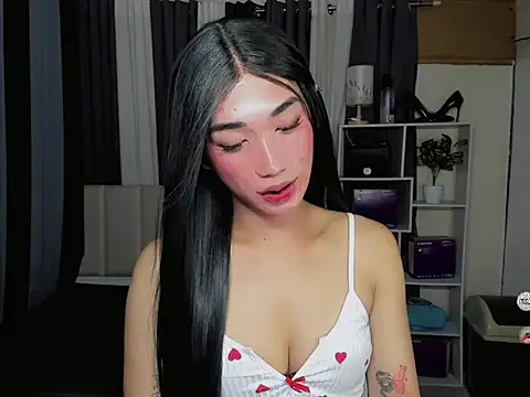 FyangFoxx online show from May 13, 8:27 pm