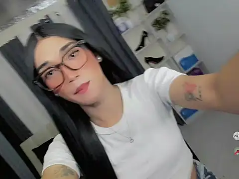 Snapshot of FyangFoxx chatting on March 22, 5:43 am FyangFoxx online show from March 22, 5:43 am