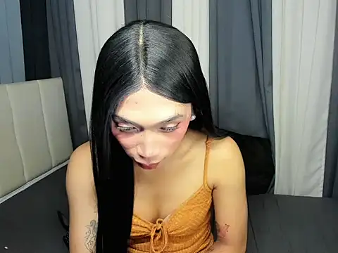 FyangFoxx online show from April 12, 6:33 pm
