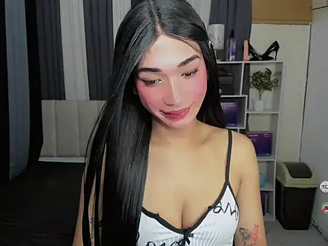 FyangFoxx online show from May 14, 6:05 pm