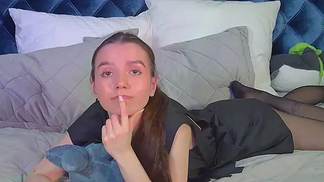 Snapshot of VanessaVienne chatting on April 18, 7:07 pm VanessaVienne online show from April 18, 7:07 pm