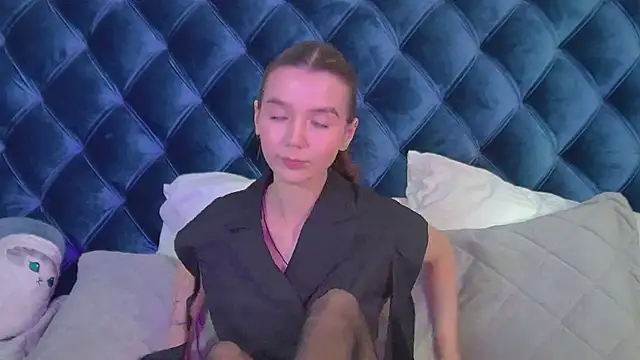 Snapshot of VanessaVienne chatting on April 18, 4:09 pm VanessaVienne online show from April 18, 4:09 pm