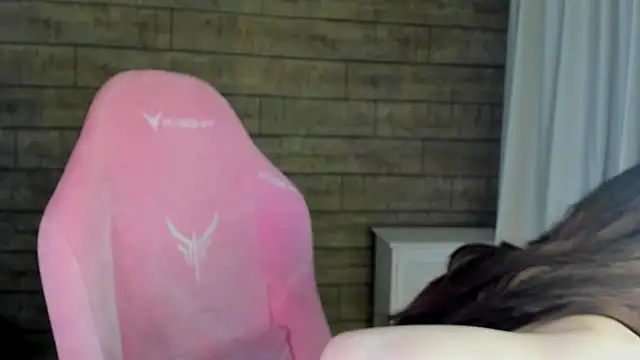 Snapshot of VanessaVienne chatting on May 12, 4:24 pm VanessaVienne online show from May 12, 4:24 pm