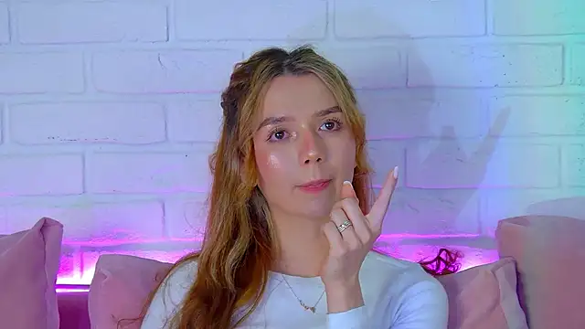 VanessaVienne online show from February 19, 4:20 am