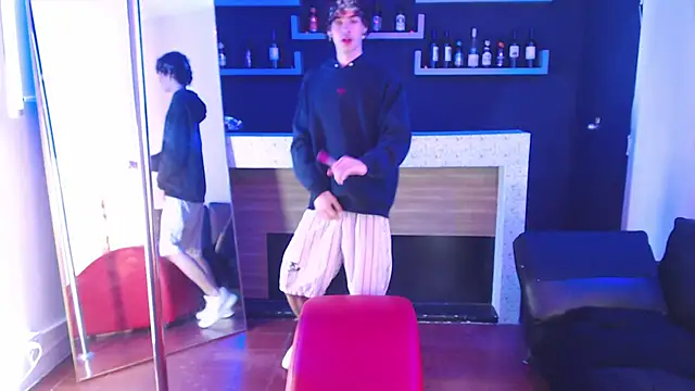 Snapshot of nova_salvatore chatting on January 13, 4:05 am nova salvatore online show from January 13, 4:05 am