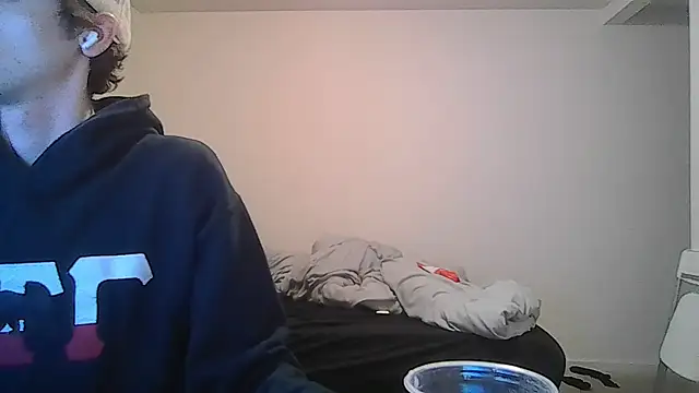 Snapshot of maxryderr chatting on April 24, 7:10 am maxryderr online show from April 24, 7:10 am