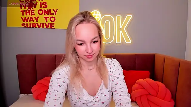 Snapshot of DaisyMellifluous chatting on January 15, 1:31 am DaisyMellifluous online show from January 15, 1:31 am